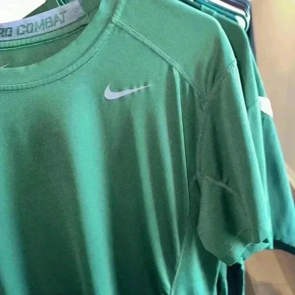 Nike Pro Combat Fitted Tee - Picture 2 of 6